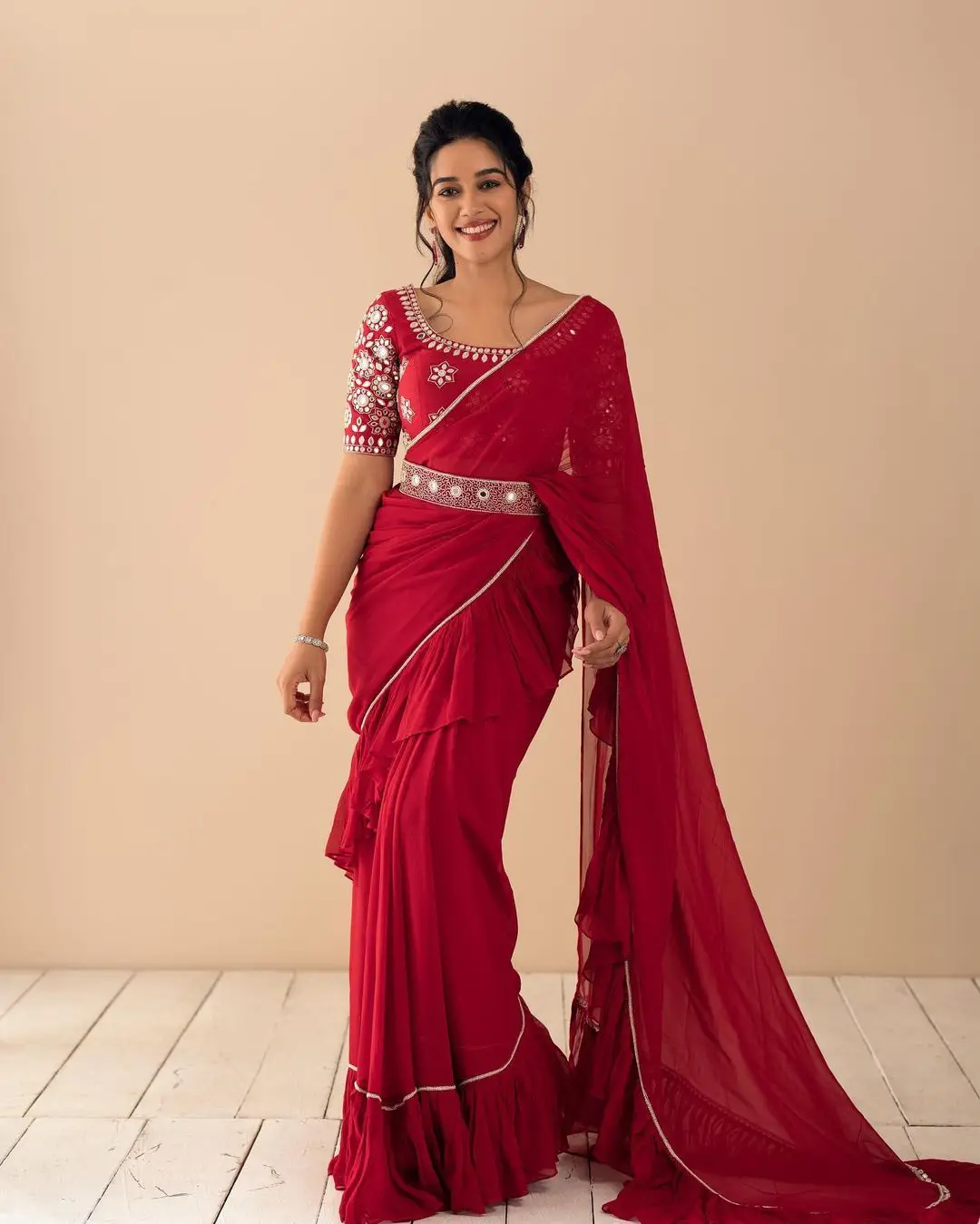 Indian Actress Mirnalini Ravi Images In Maroon Saree